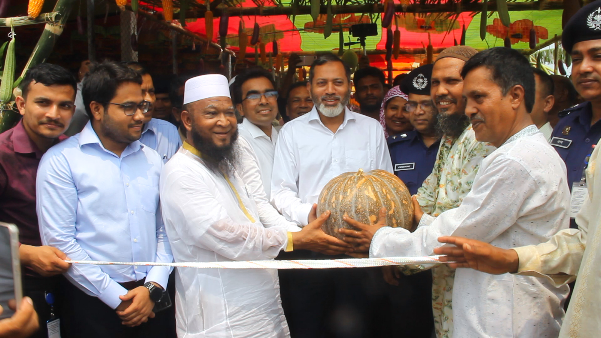 ঈশ্বরদীতে কৃষকদের সঙ্গে মতবিনিময়, কৃষি বিশ্ববিদ্যালয় ও কৃষক সহায়ক বাজেটের দাবি